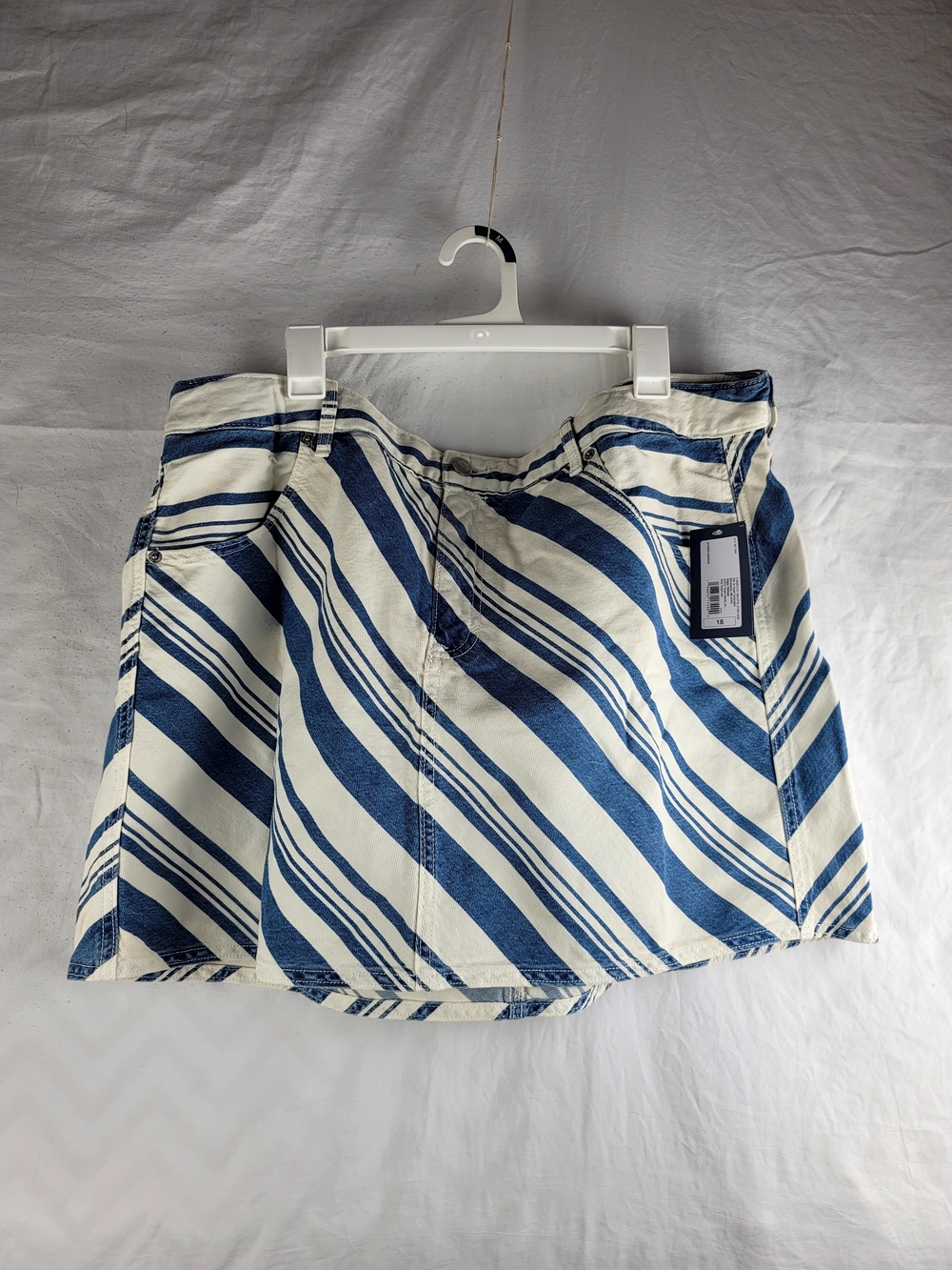 NWT Universal Thread Blue & Cream Diagonal Striped Denim Mini Skirt - Size 18
